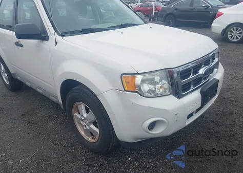 2009 Ford Escape Xls/Xls Manual z USA, uszkodzony, nr VIN 1FMCU02789KB80188